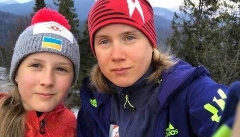 Александра Меркушина (слева) и ее сестра Анастасия, также биатлонистка Александра Меркушина (слева) и ее сестра Анастасия, также биатлонистка