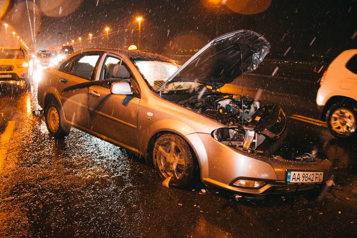 На мосту по направлению в сторону левого берега образовалась пробка На мосту по направлению в сторону левого берега образовалась пробка