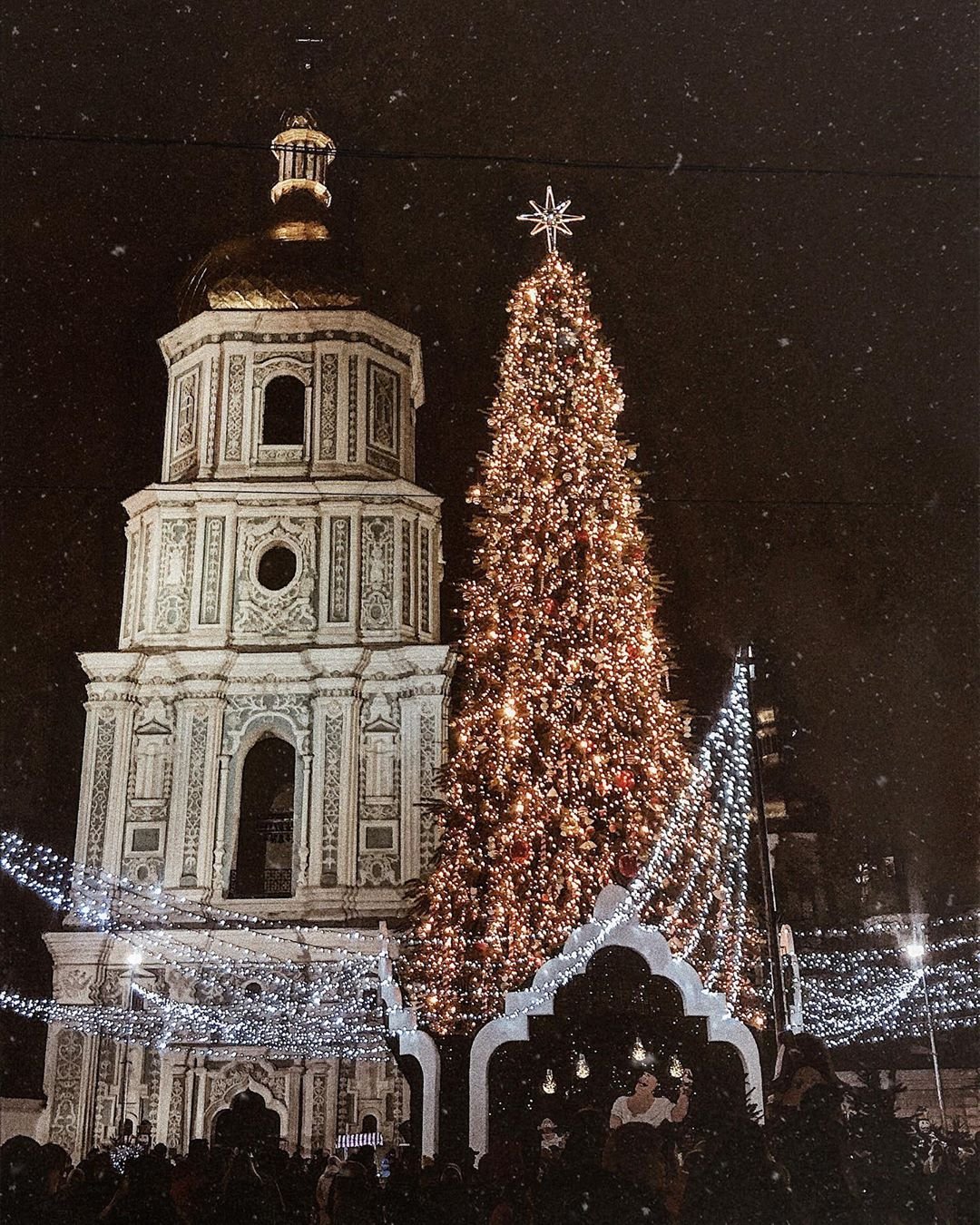 Главная елка страны и без снега остается прекрасной, уверена @kireeva_yana