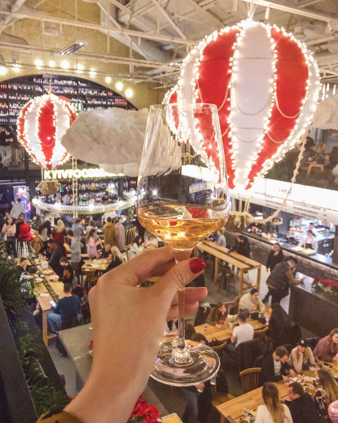 И снова Kyiv Food Market - ведь Новый год это еще и вкусно! Фото - @evelinapopova