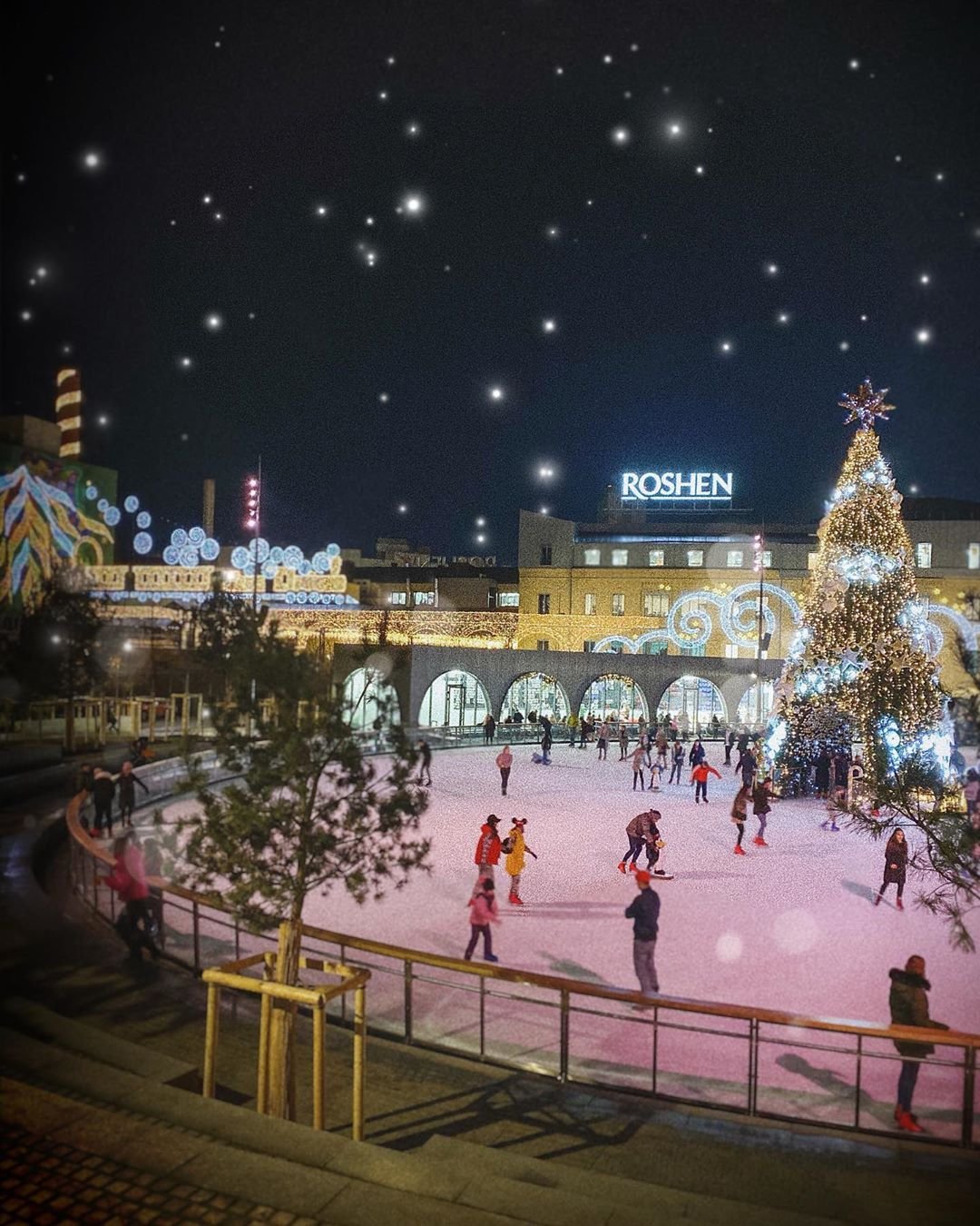 Не покидая Киева можно попасть в настоящую новогоднюю сказку. Фото - @evelinapopova