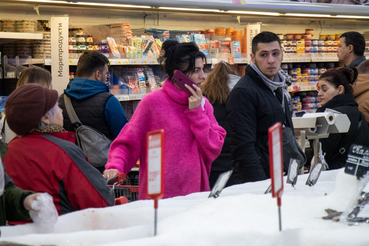 Закупать продукты многие начали заранее, но большинство все-таки оставляет этот процесс на потом Закупать продукты многие начали заранее, но большинство все-таки оставляет этот процесс на потом