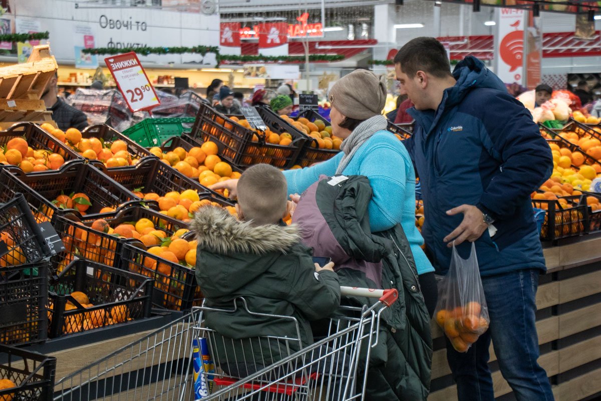 В общем, ситуация в супермаркетах не критичная, хоть там и не так спокойно, как в обычные дни В общем, ситуация в супермаркетах не критичная, хоть там и не так спокойно, как в обычные дни