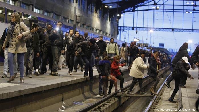 Во Франции из-за забастовки не работает железнодорожный транспорт Во Франции из-за забастовки не работает железнодорожный транспорт