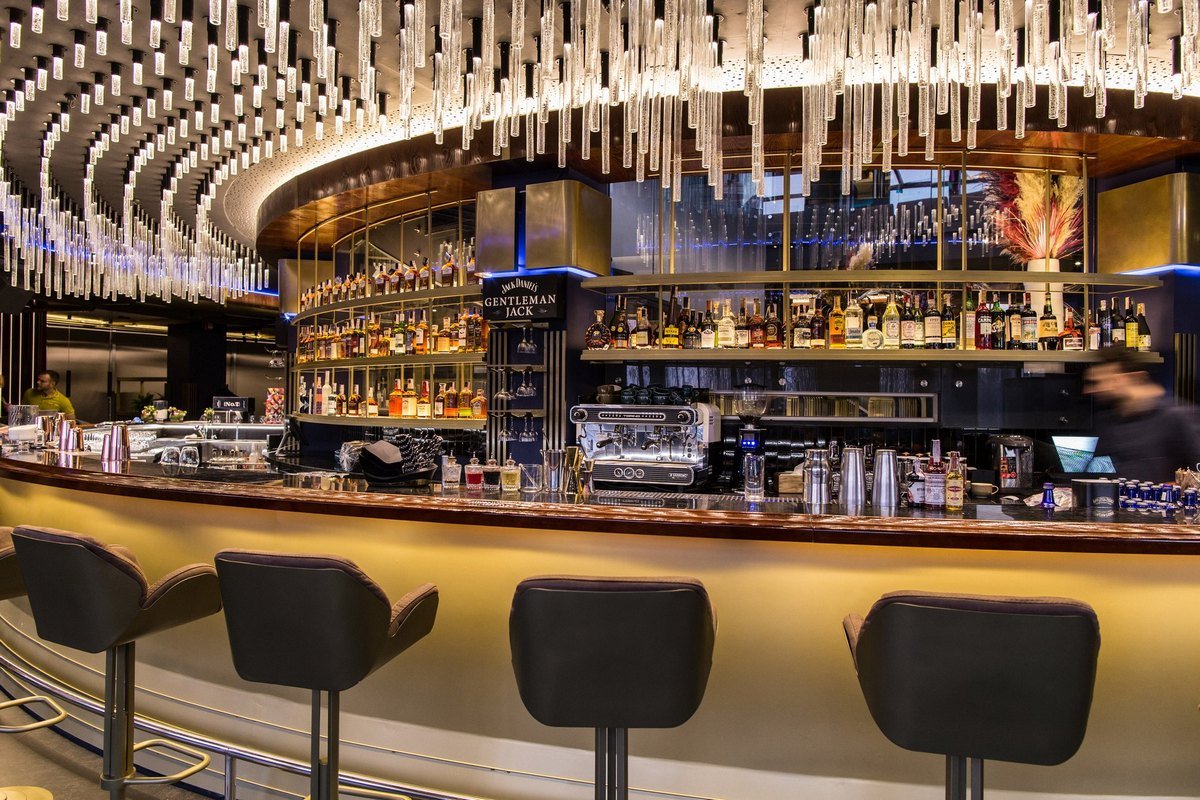 6 декабря в Киеве открылось заведение, которое не имеет аналогов в стране Razzle Dazzle