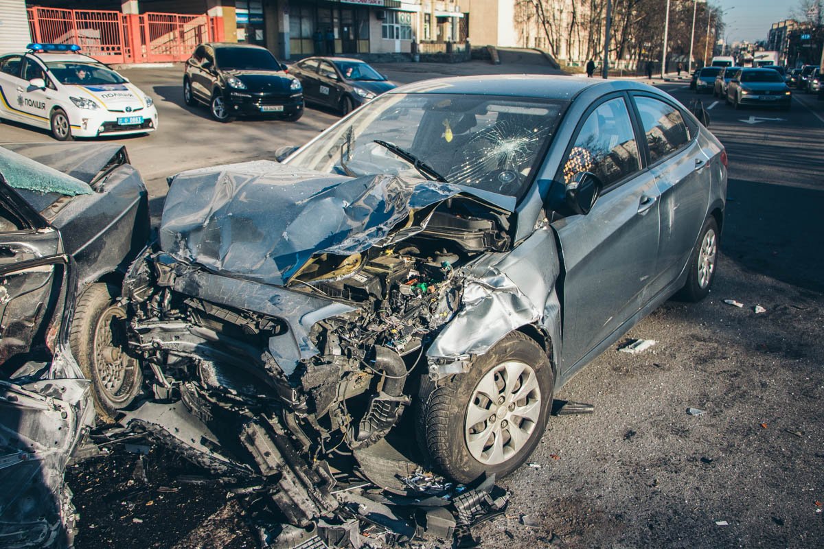 Mercedes вылетел прямо перед Hyundai