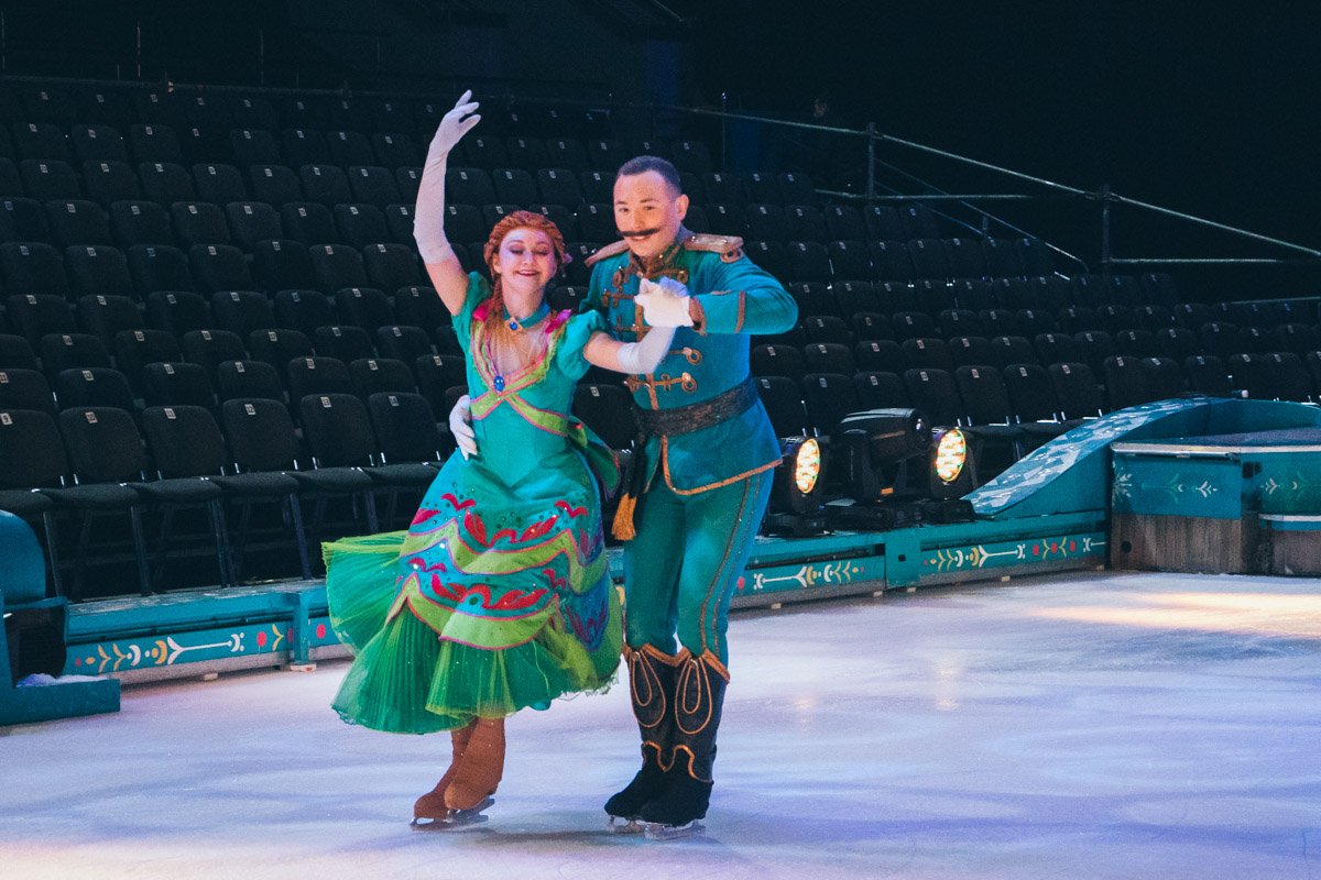 Самый кассовый мультфильм от Disney заиграл новыми красками на льду