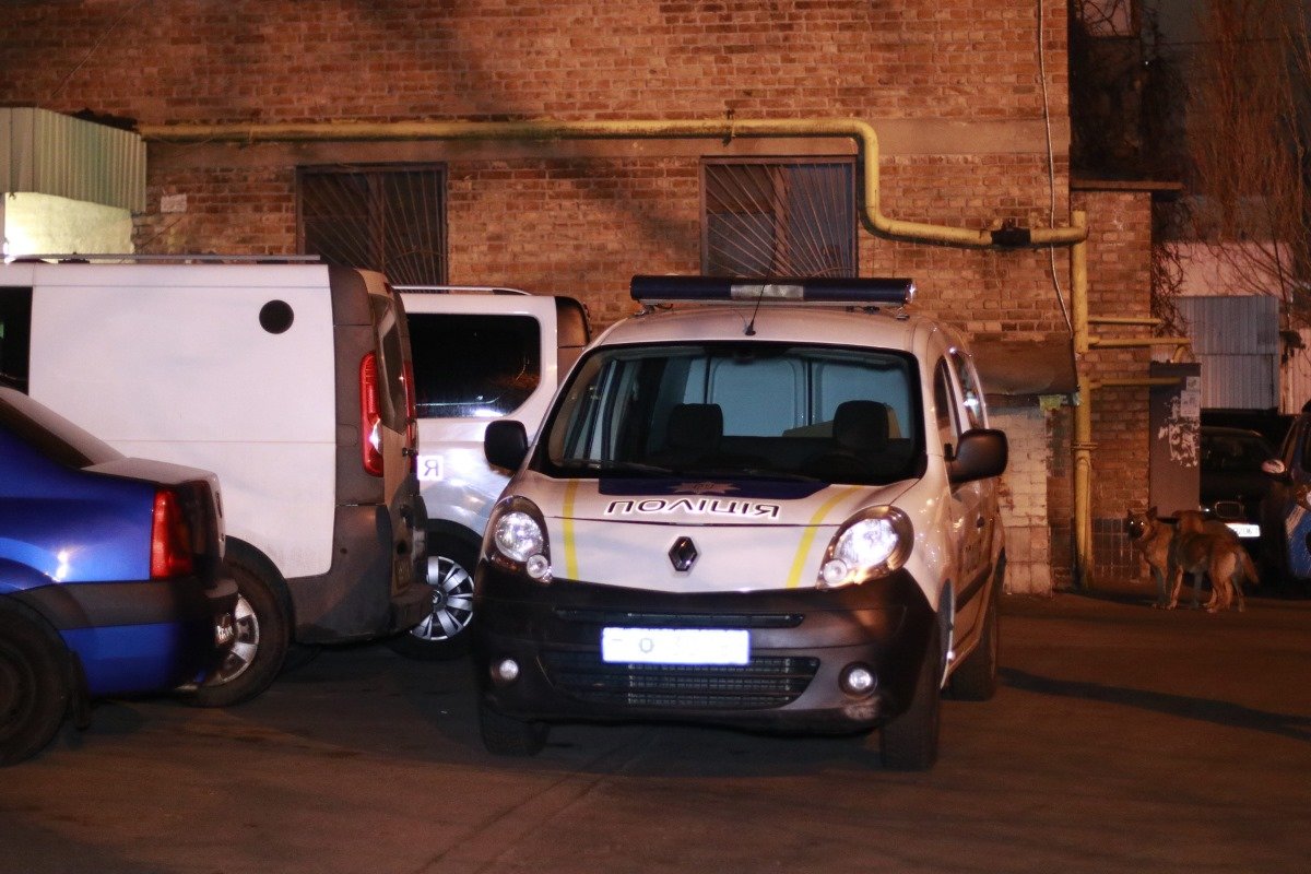 В субботу, 4 января, в Подольском районе Киева хозяйка квартиры пришла принимать жилье у арендаторов и нашла в шкафу два трупа