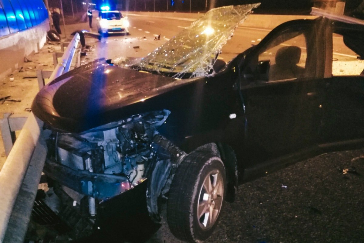 Забирать разорванное авто приехал эвакуатор Забирать разорванное авто приехал эвакуатор