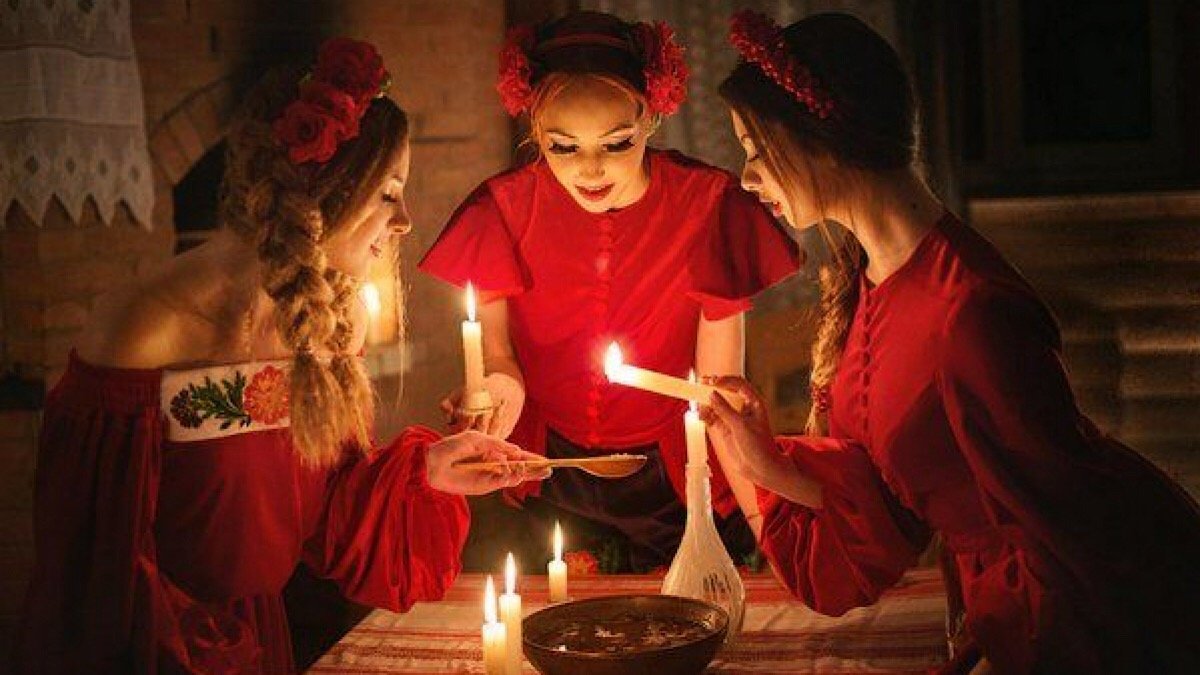 По старым обычаям православные христиане в рождественскую ночь пытаются узнать свое будущее