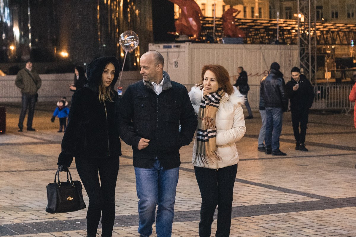 Большинство людей рвутся провести этот день в кругу семьи Большинство людей рвутся провести этот день в кругу семьи