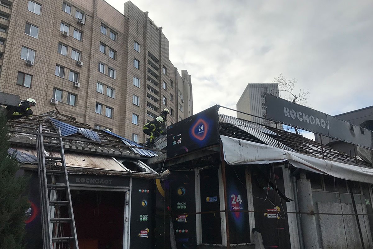 В Киеве на Демеевке загорелся «Космолот»