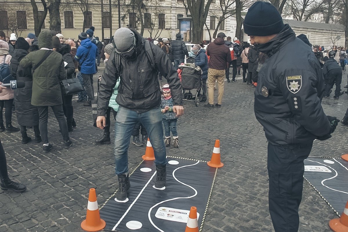 А вот у взрослых дргуие развлечения...