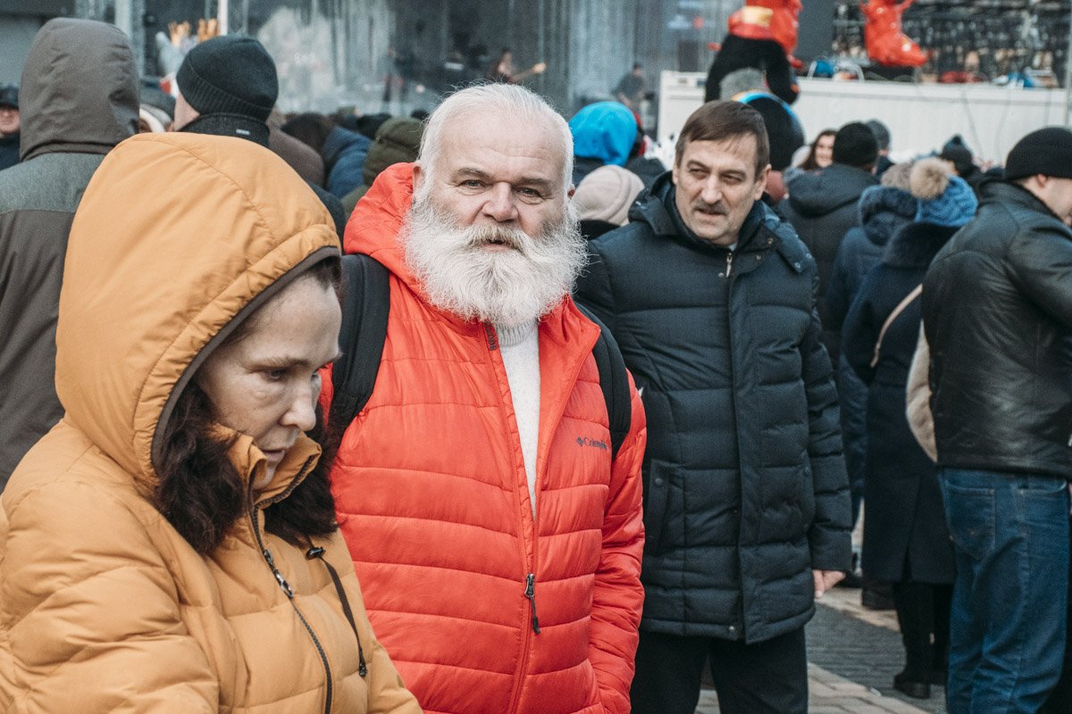Яркая одежда сейчас стала редкостью, но так поднимает настроение