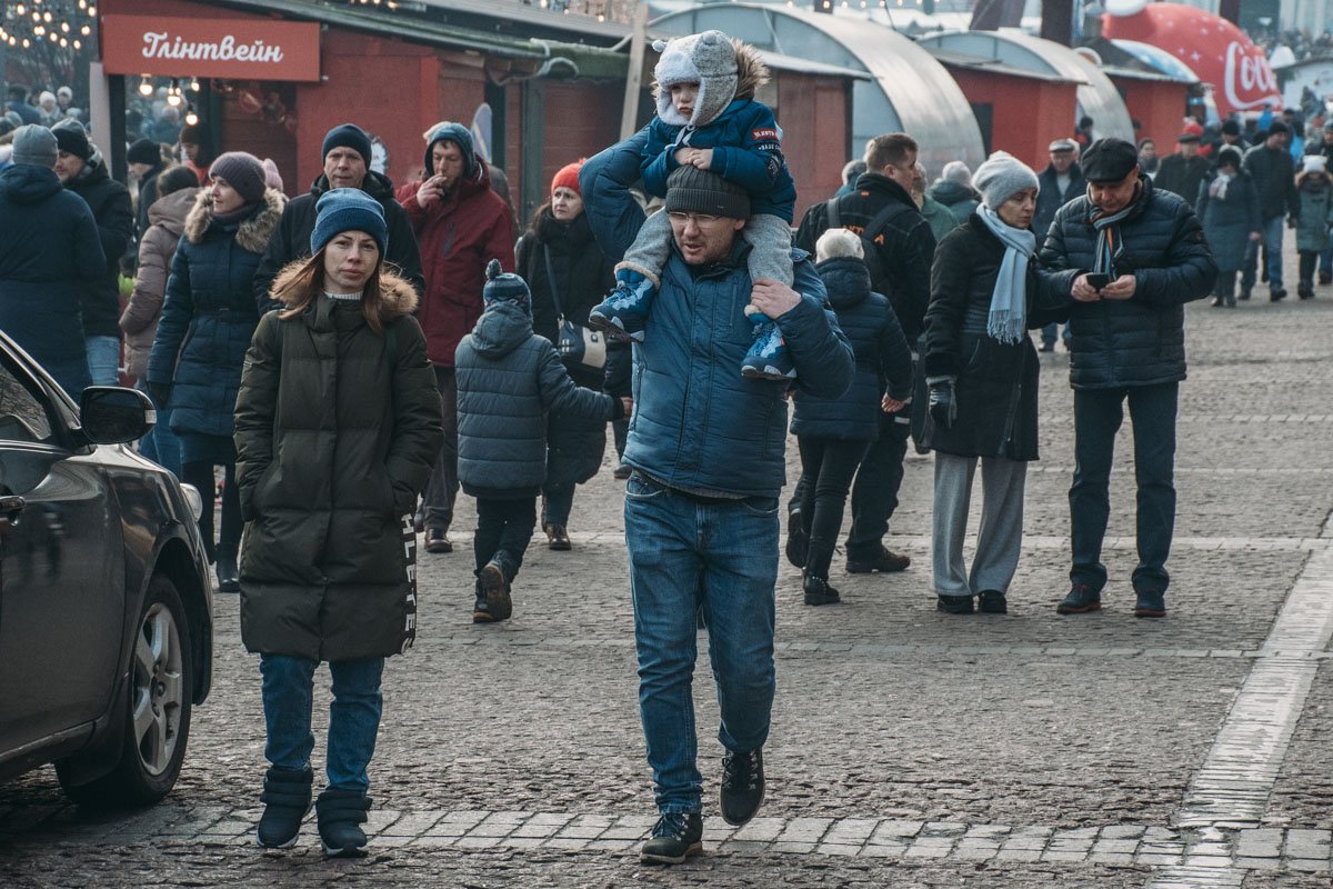 С высоты можно лучше рассмотреть все аттракционы :)