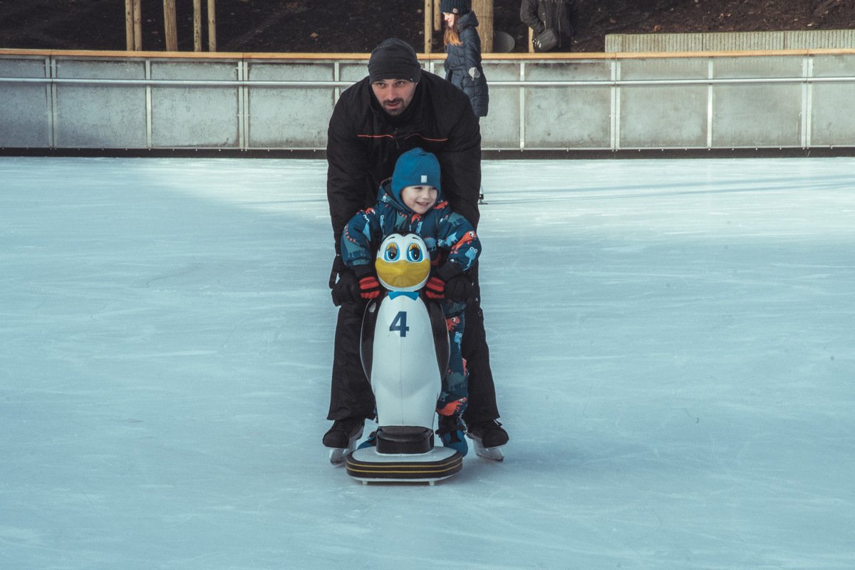 На катке есть такие вот пингвинчики На катке есть такие вот пингвинчики