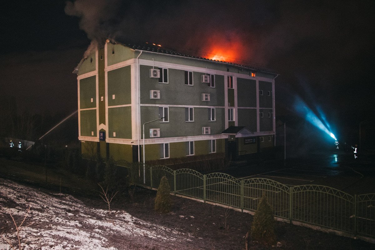 Ранним утром 8 января в Киеве по адресу улица Пожарского, 64, который находится в селе Троещина, произошел пожар