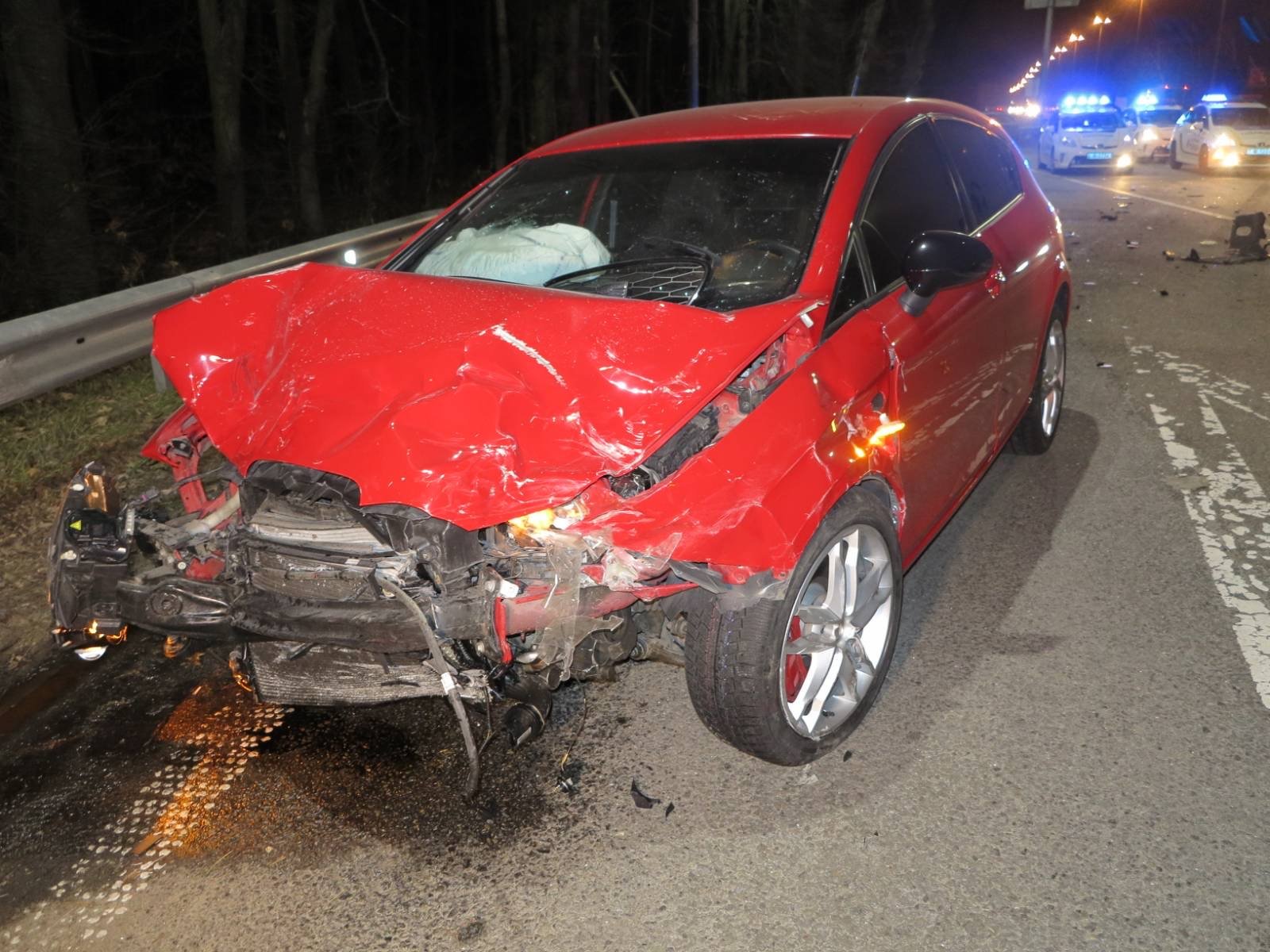 Seat ехал в сторону выезда из города Seat ехал в сторону выезда из города