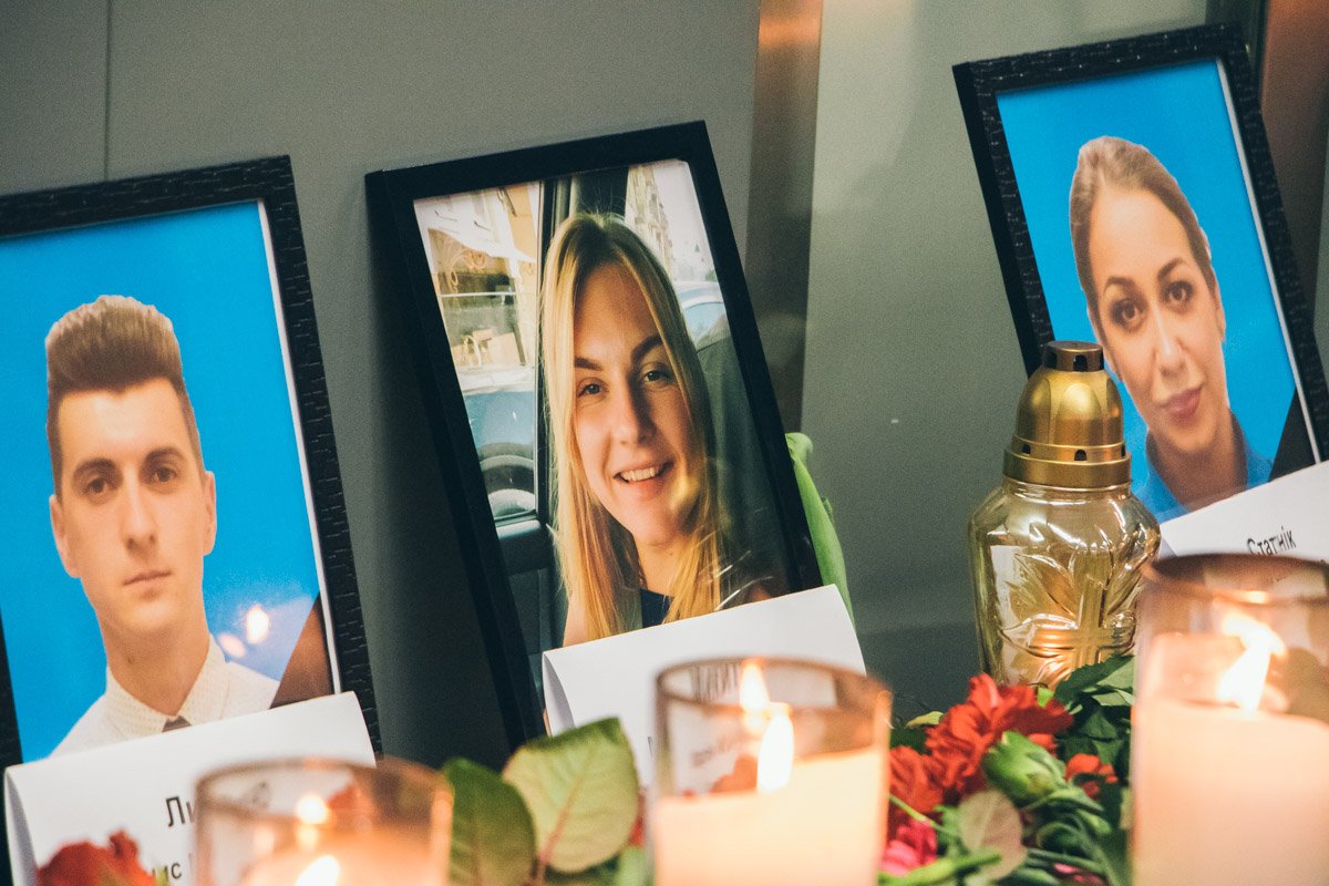 Пилоты и бортпроводники рейса Тегеран - Киев, которые так и не вернулись домой Пилоты и бортпроводники рейса Тегеран - Киев, которые так и не вернулись домой