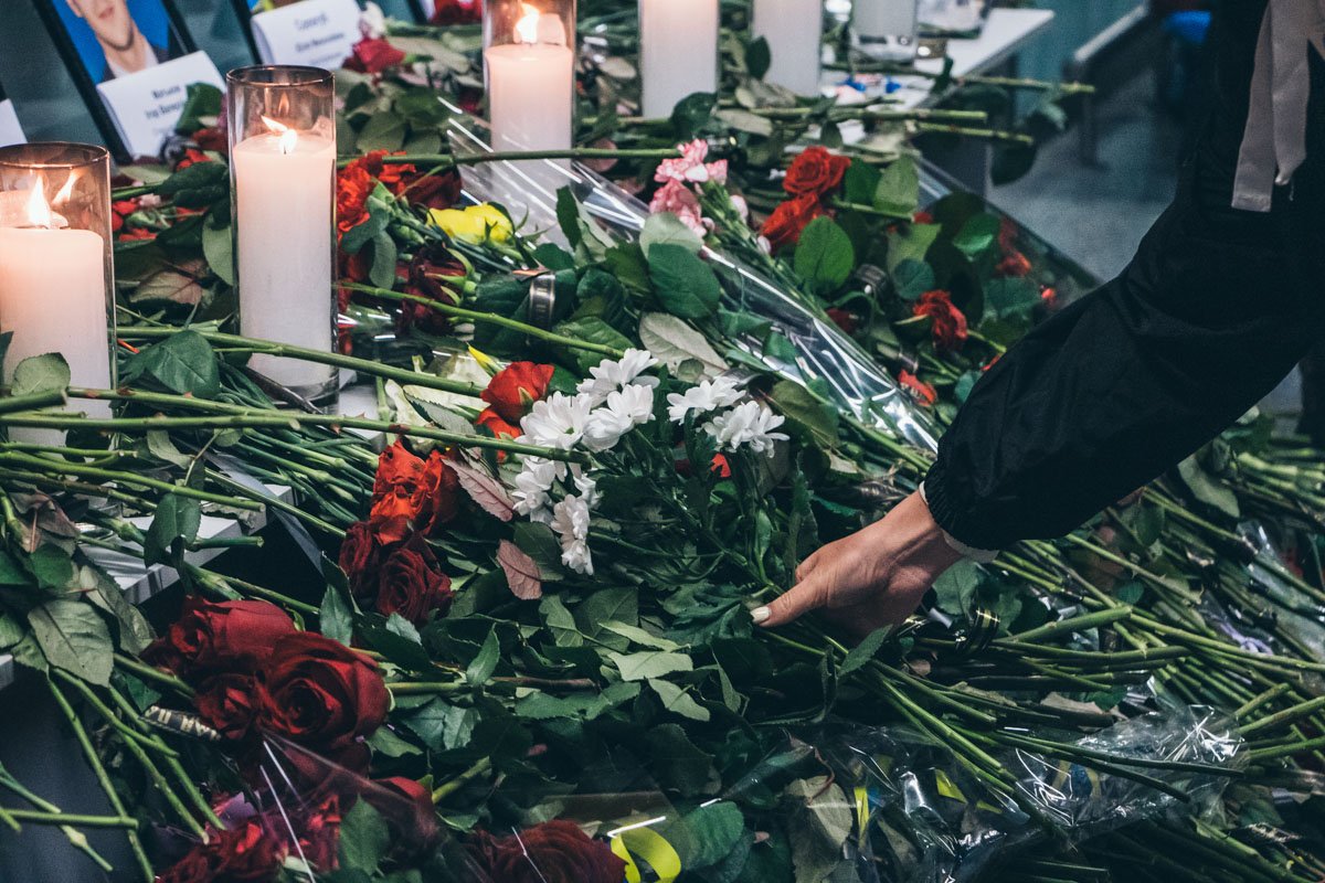 Пилоты и бортпроводники со всех рейсов приходят к фото Пилоты и бортпроводники со всех рейсов приходят к фото