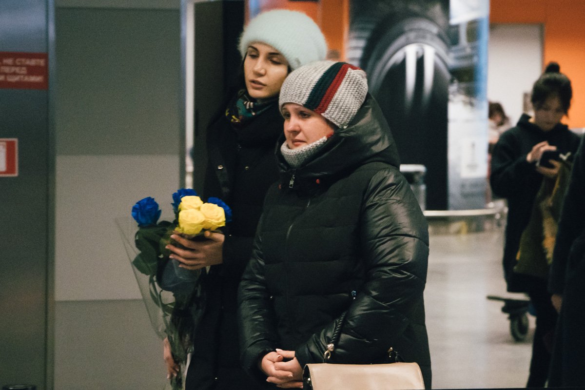 Люди не сдерживают слезы Люди не сдерживают слезы