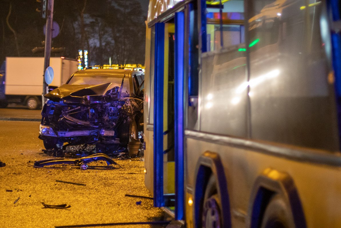 Также госпитализировали семейную пару с ребенком