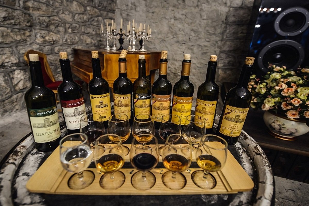 Какое лучше: красное или белое?