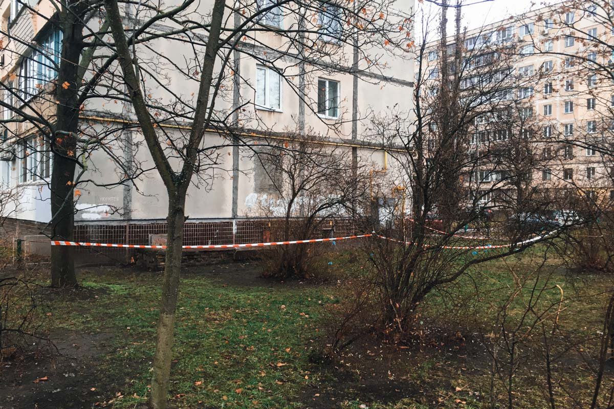 на улице Маршала Малиновского в подвале нашли разлагающиеся тела троих мужчин на улице Маршала Малиновского в подвале нашли разлагающиеся тела троих мужчин