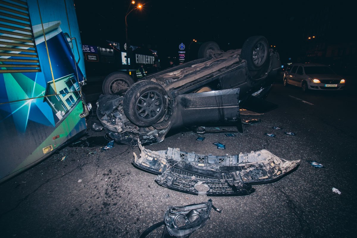 В результате пострадал водитель Mercedes