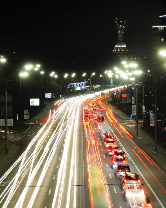 Огненные и вечно спешащие улицы от @alexey.yurchenko Огненные и вечно спешащие улицы от @alexey.yurchenko