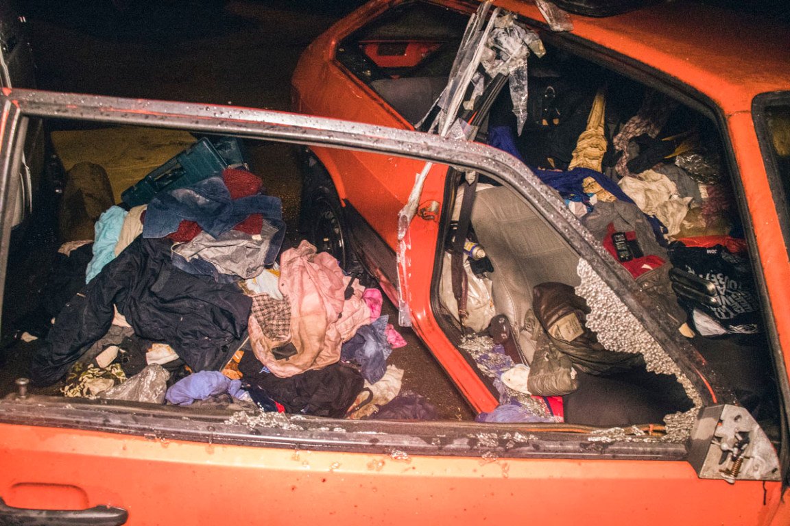 В Киеве на Троещине горела Lada, в которой около двух лет проживал мужчина 4