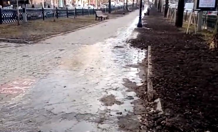 По состоянию на 13:00 утечку уже локализовали и откачали воду