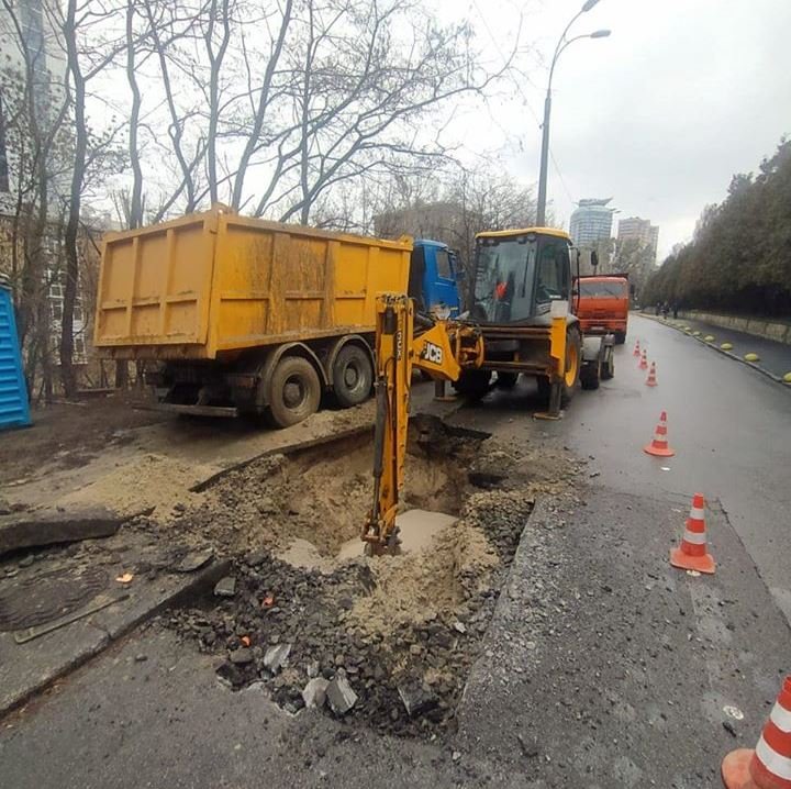 Улицу Госпитальную на Печерске частично перекрыли