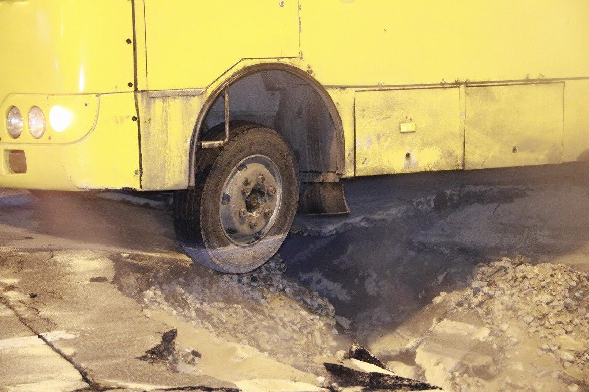 Яма образовалась в результате размытия 