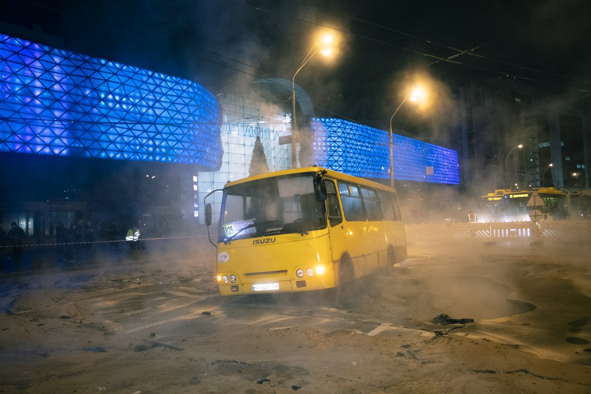 В происшествии пострадали девять человек, они получили ожоги легкой степени, их госпитализировали В происшествии пострадали девять человек, они получили ожоги легкой степени, их госпитализировали