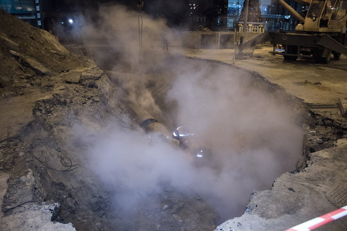 С момента прорыва на Лыбедской прошло уже около 12 часов