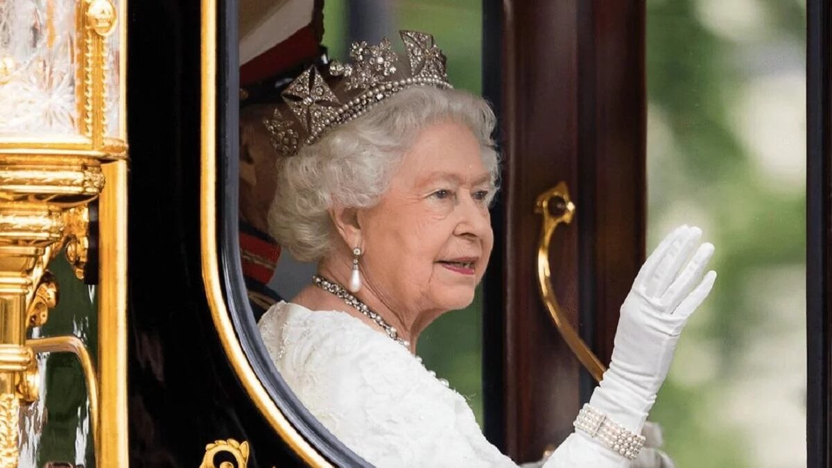 Елизавета II одобрила "самостоятельный" путь принца Гарри и Меган Маркл Елизавета II одобрила "самостоятельный" путь принца Гарри и Меган Маркл