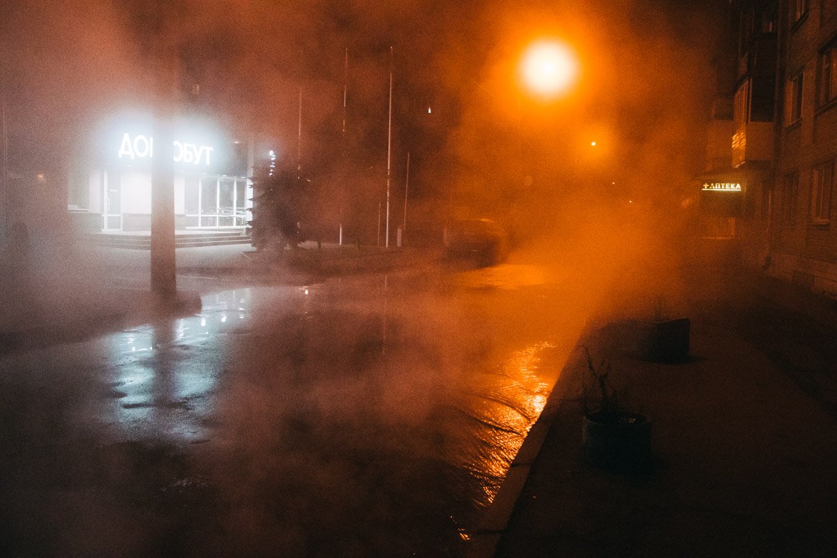 Оттуда через небольшой шланг также лился кипяток