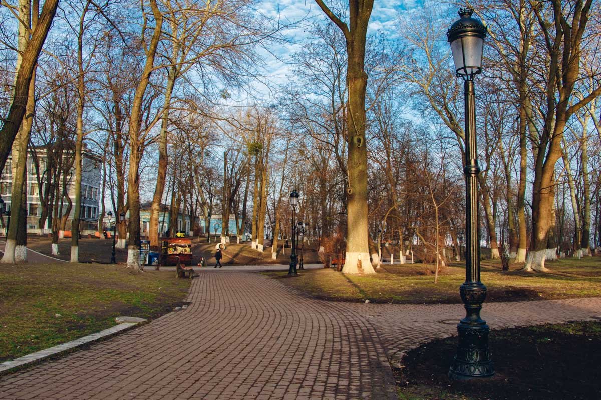 В результате этой реконструкции на месте аутентичных фонарей середины XX века появились новые В результате этой реконструкции на месте аутентичных фонарей середины XX века появились новые