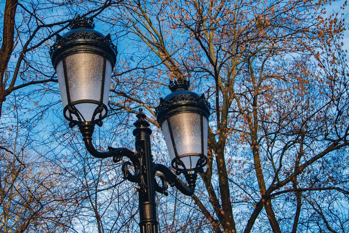 Активисты утверждают, что реконструкция аутентичных фонарей также вышла бы дешевле Активисты утверждают, что реконструкция аутентичных фонарей также вышла бы дешевле