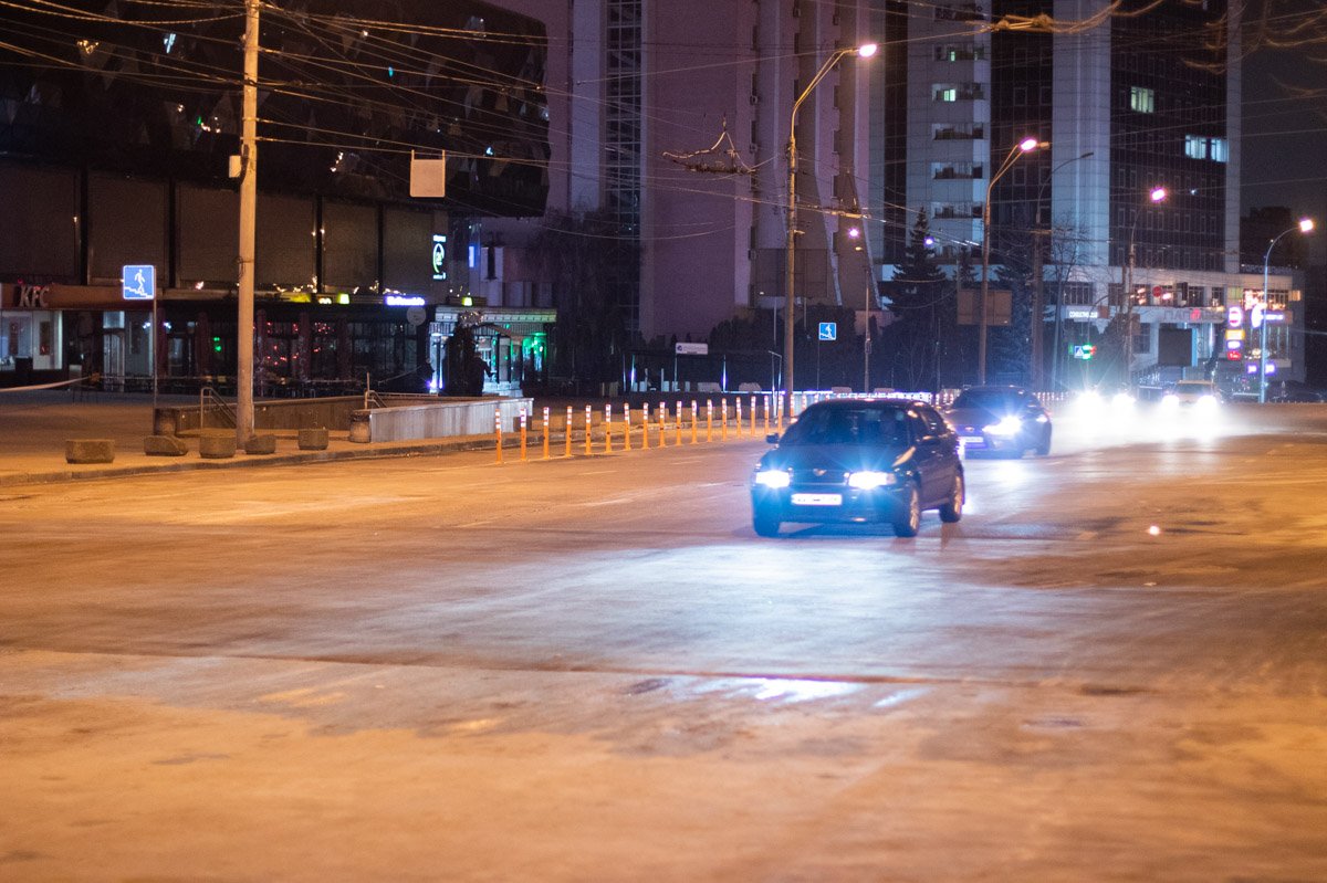 В ночь на 16 января возле ТРЦ Ocean Plaza коммунальщики возобновили движение транспорта В ночь на 16 января возле ТРЦ Ocean Plaza коммунальщики возобновили движение транспорта