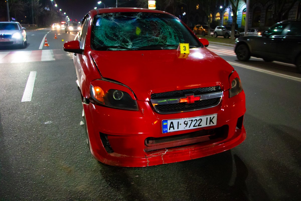 Автомобиль Chevrolet сбил пешехода Автомобиль Chevrolet сбил пешехода