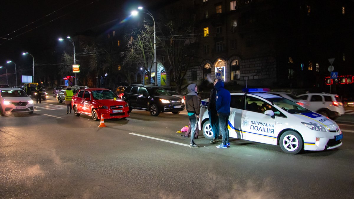 Причины ДТП выясняют патрульная полиция и следственно-оперативная группа Причины ДТП выясняют патрульная полиция и следственно-оперативная группа