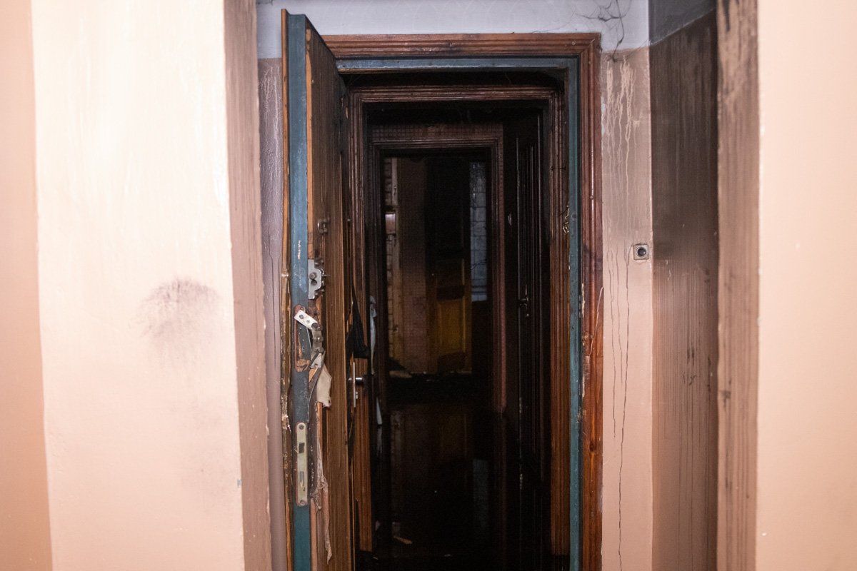 В одной из комнат нашли труп мужчины. Ему было 65 лет 