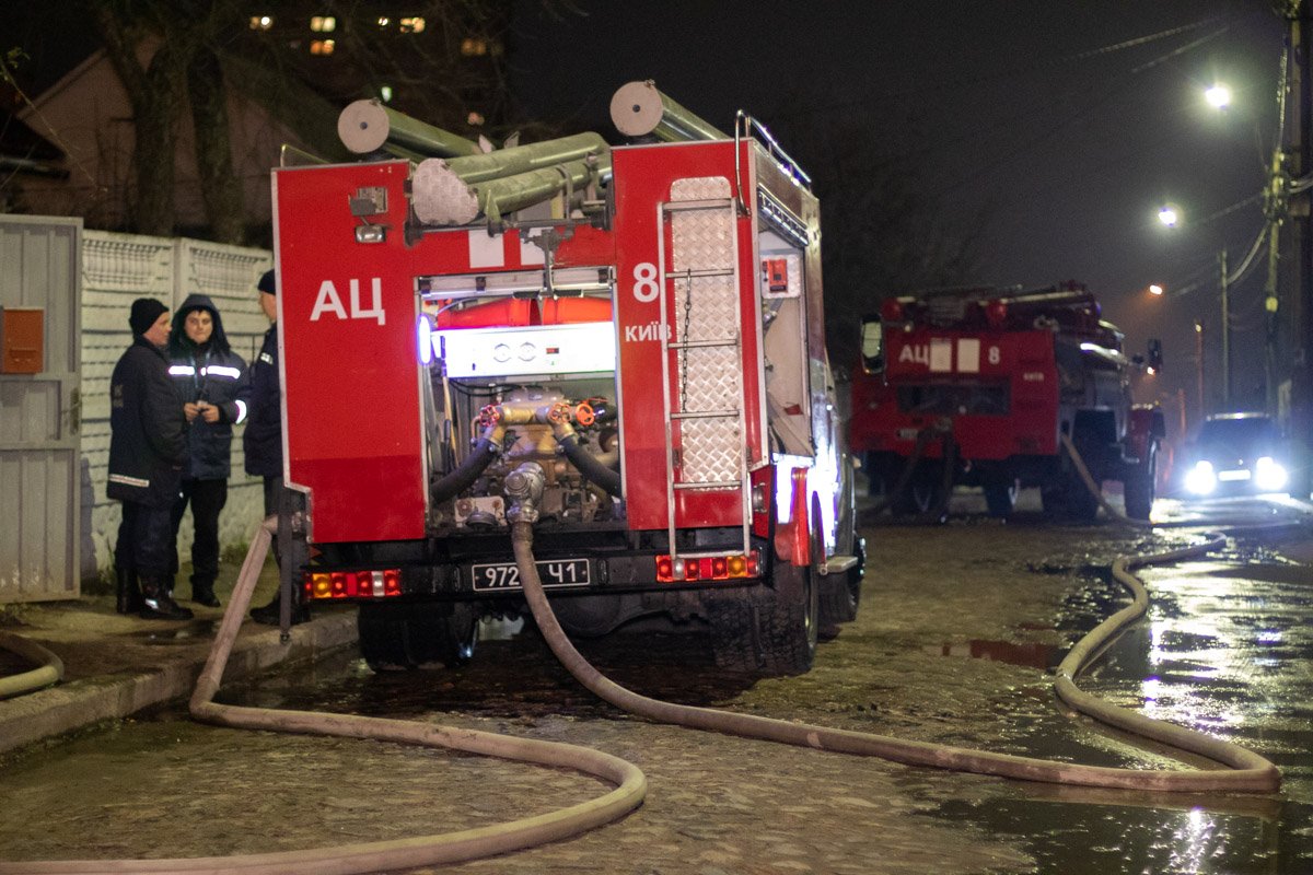 В частном секторе вспыхнула крыша дома В частном секторе вспыхнула крыша дома