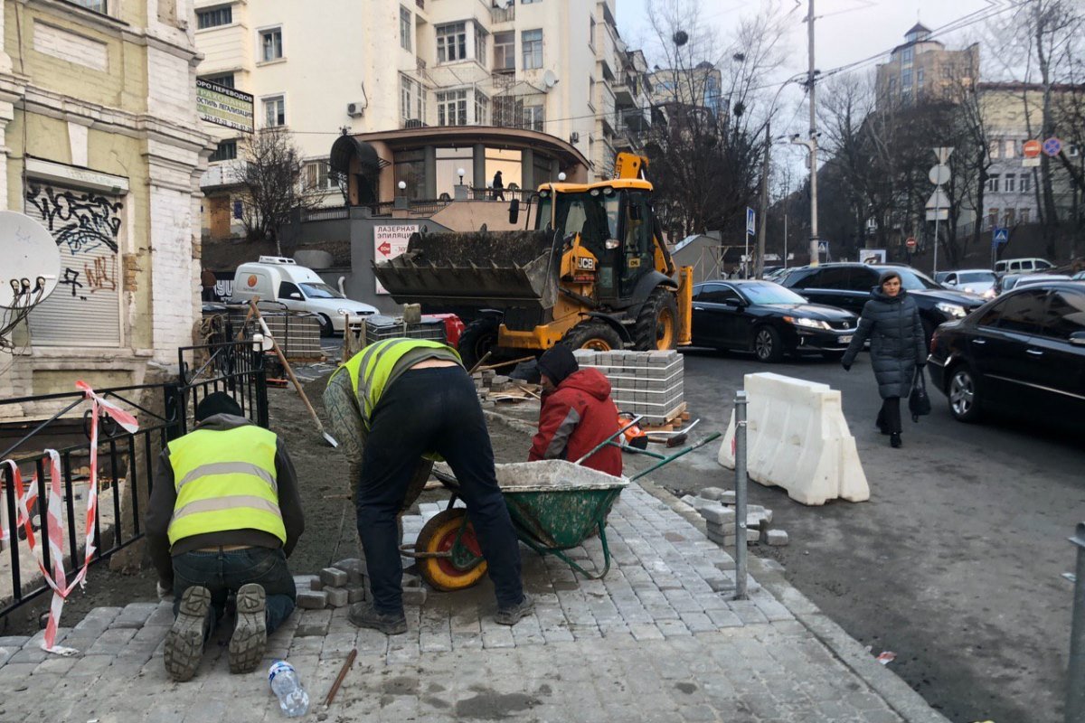 Коммунальщики еще продолжают работы Коммунальщики еще продолжают работы