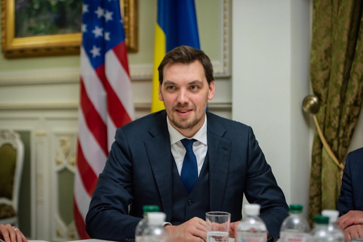 Украинский премьер принял решение об отставке Украинский премьер принял решение об отставке