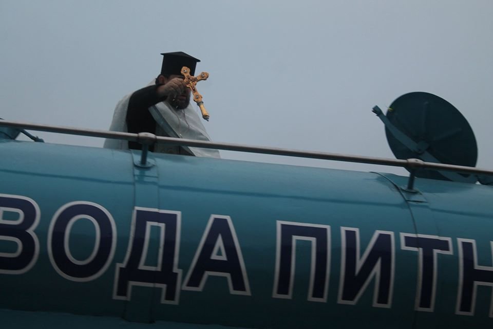 То же самое проделали и с водой в цистернах, которые будут развозить по столице 19 января То же самое проделали и с водой в цистернах, которые будут развозить по столице 19 января