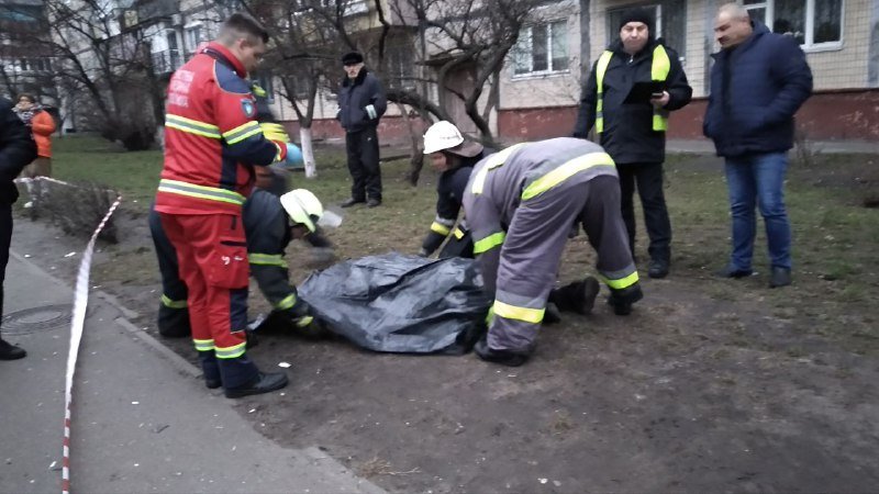 Сам водитель погиб на месте случившегося, также пострадали еще два человека