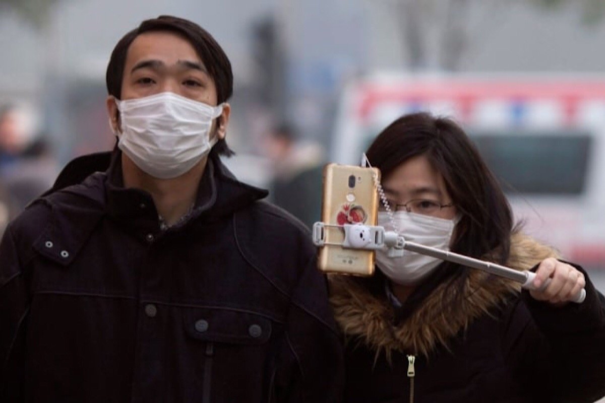 Людей призвали ходить в масках и не находится в местах большого скопления народа Людей призвали ходить в масках и не находится в местах большого скопления народа